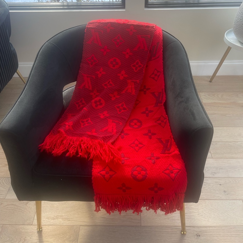 Louis Vuitton Vibrant Red Monogram Scarf - Picture 6 of 7